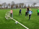 Training Schoolvoetbal Meisjesteam OBS Duiveland Nieuwerkerk (vrijdag 7 april 2023) (26/32)